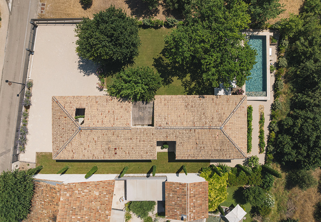 01_ES-MONTS-maison_individuelle_construction_piscine_jardin
