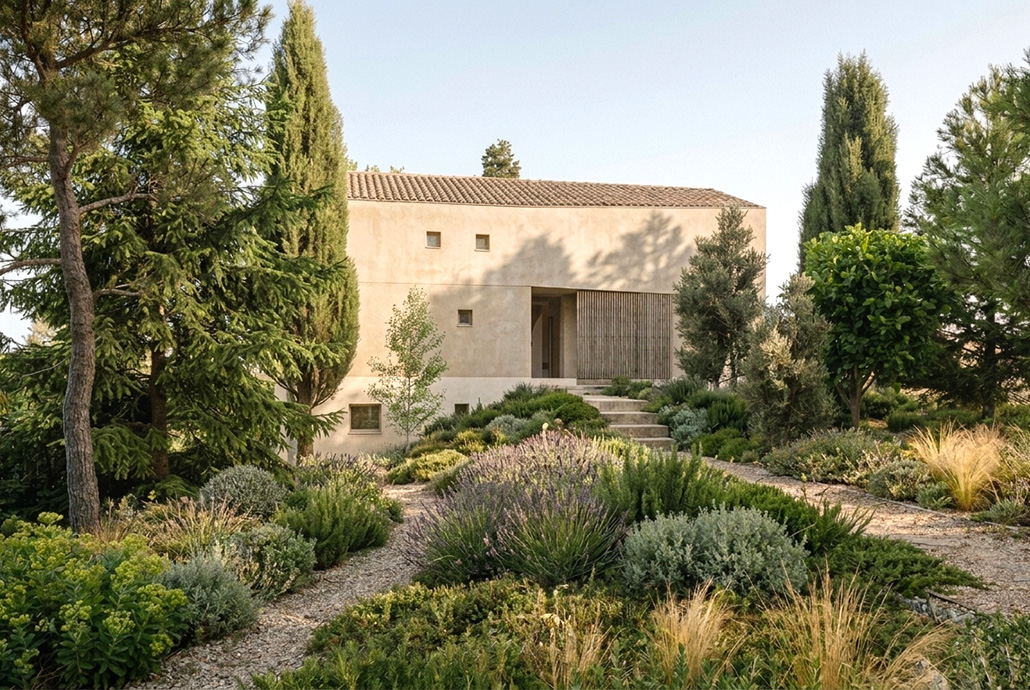 01_renovation_entree_sequence_jardin_site-naturel_pernes-les-fontaines_enduit-chaux